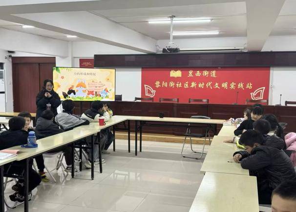 黃山學(xué)院機電工程學(xué)院團委與黎陽社區(qū)共建“科技小屋”:機電科技

